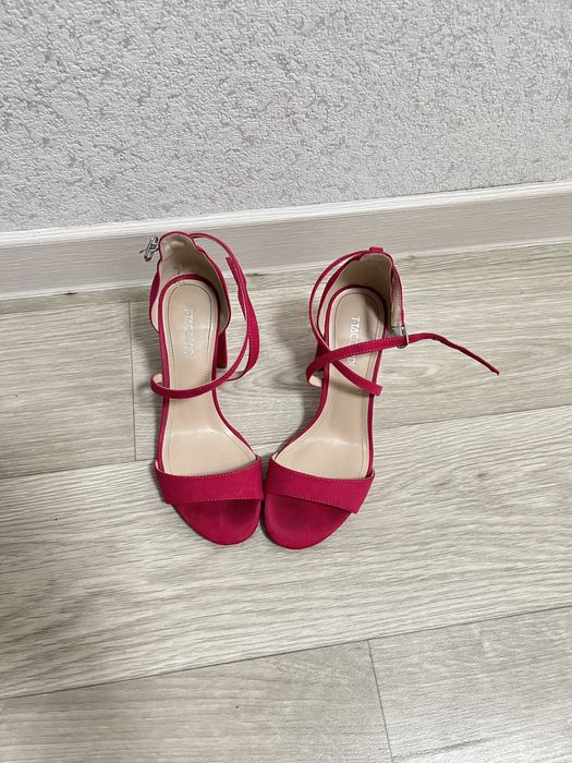 Кеды, туфли от КАРИ брала в бытыр моле