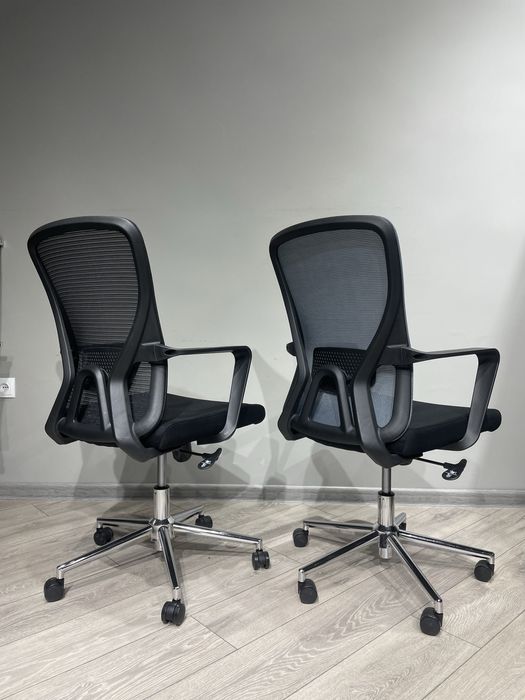 Офисное сеточное кресло модель 815 B