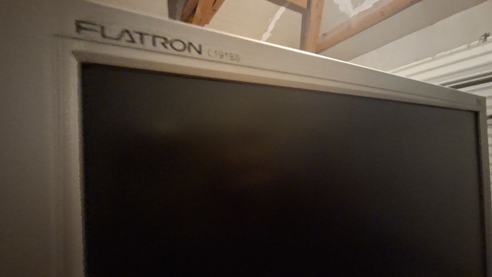 Монитор  LG  Flatron  19"  from  2008