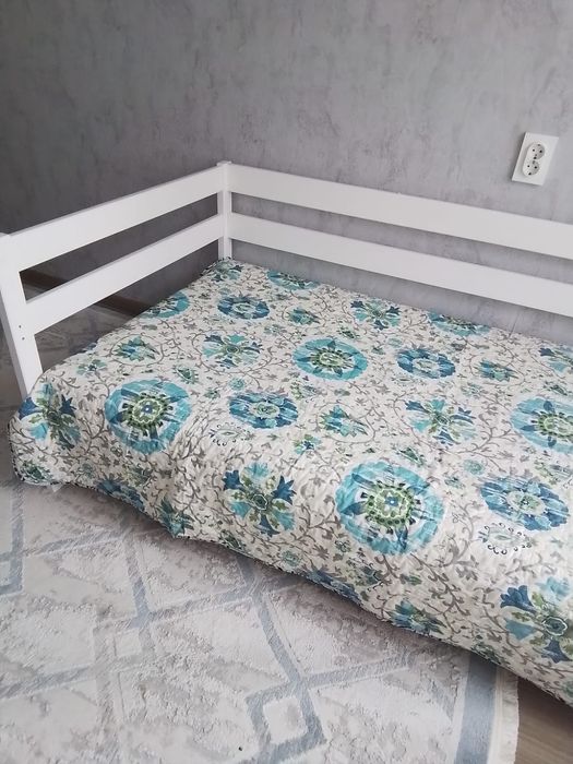 Продам кровать с ортопедическим матрасом