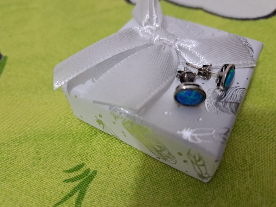 Cercei de argint cu piatra de opal