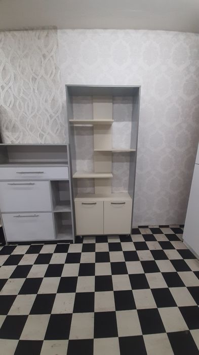 Продаётся камод прихошка книжний полка обувнитца.
