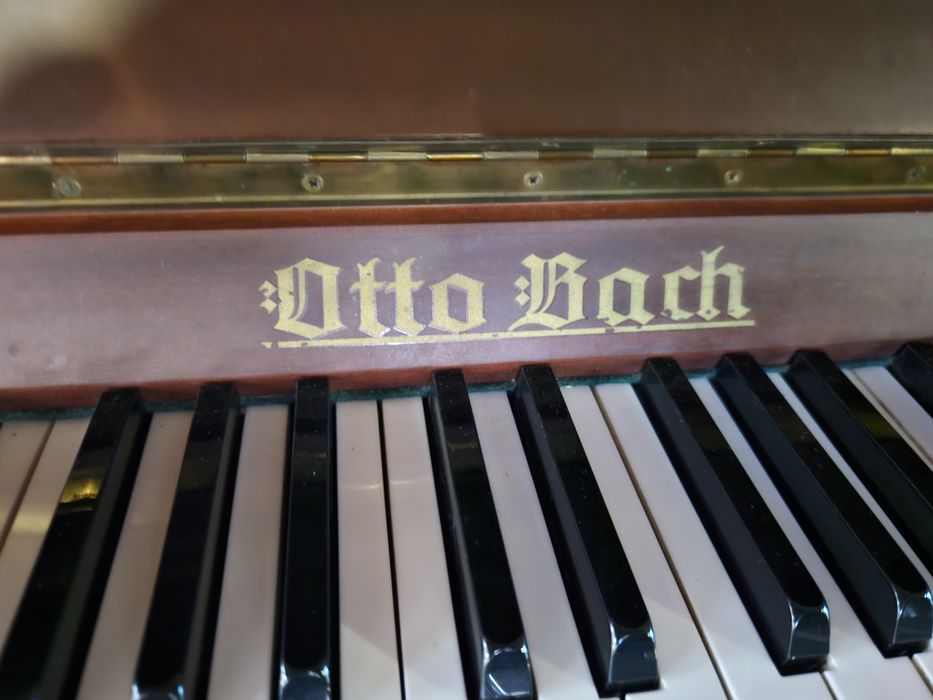 Pianina rara Otto  Bach,ca si noua din  Cape Town cu semnătura