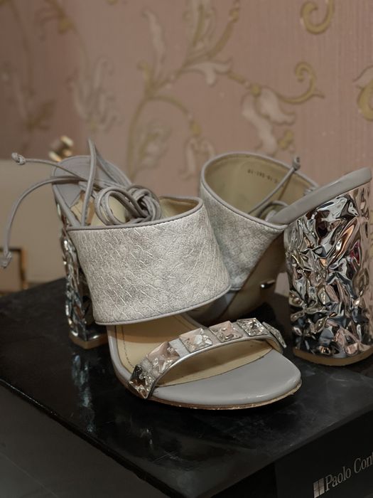 Продаю босоножки