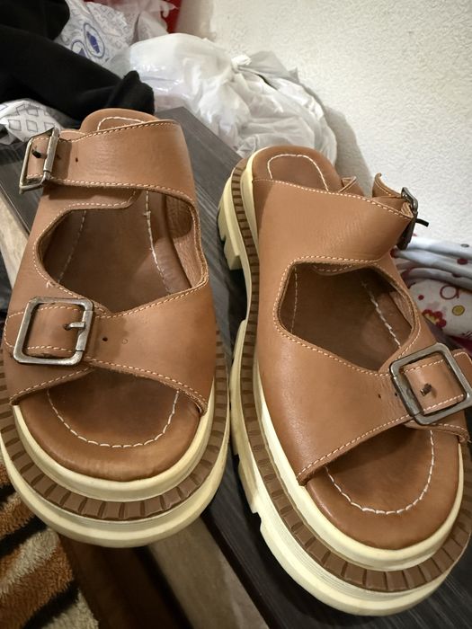 Продам шлепки корейские кожанные