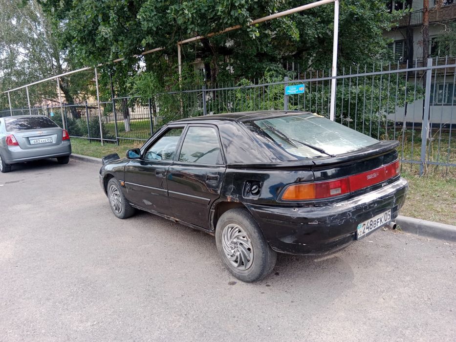 Продам машину Мазда 323