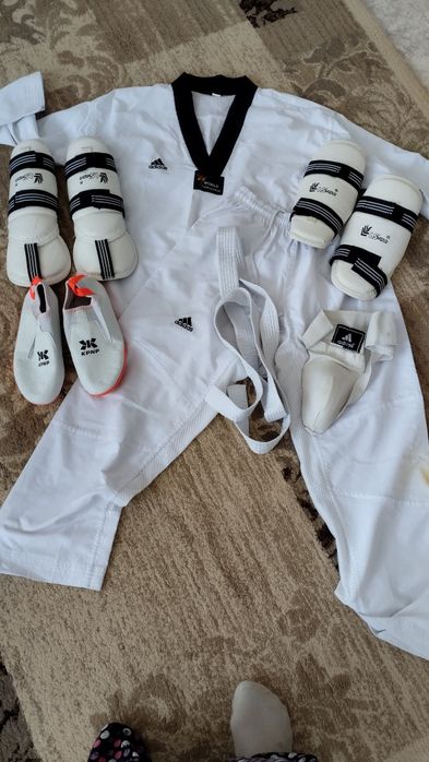 Для тоекванд одежда все вместе 10000тг