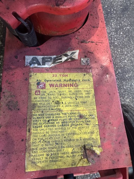 Пневматичен крик 22t APEX