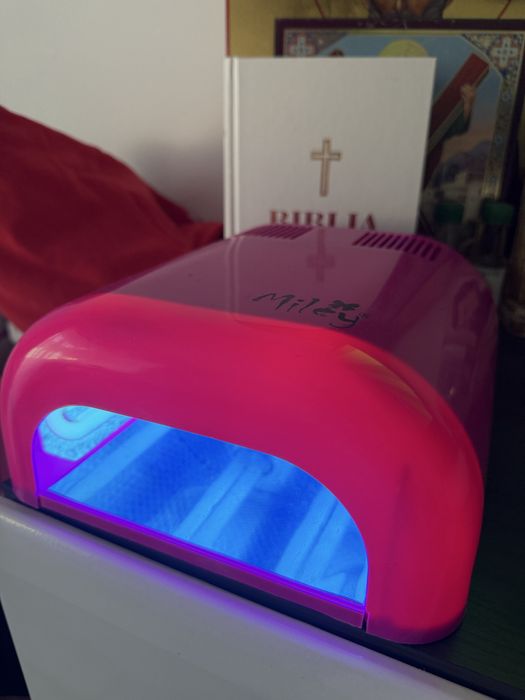 Lampa UV pentru unghii