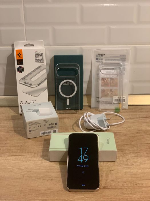 Google Pixel 10 Pro, 16GB Ram, 256 GB (UFS 4.0), 100% Baterie (25 cicluri), Culoare Jade, FullBox (In Garantie)