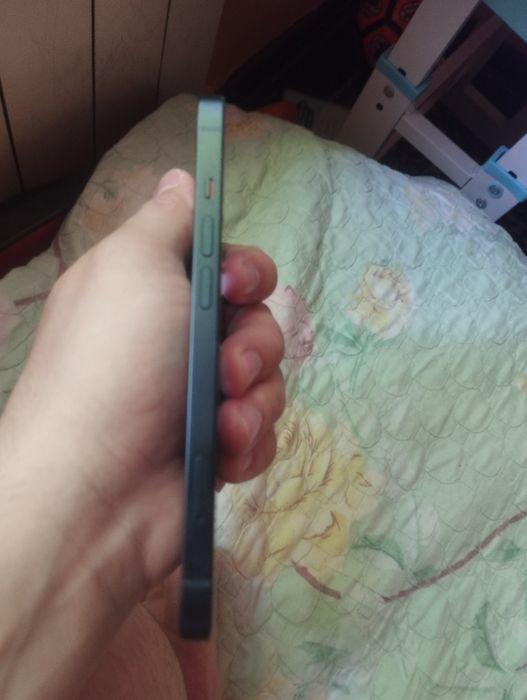 Продам айфон 13 (128гб)