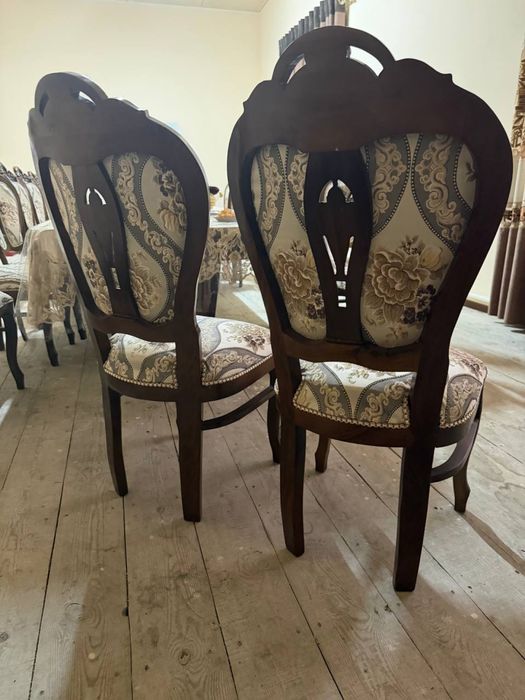 Стулчики 24 шт яхши ҳолатда