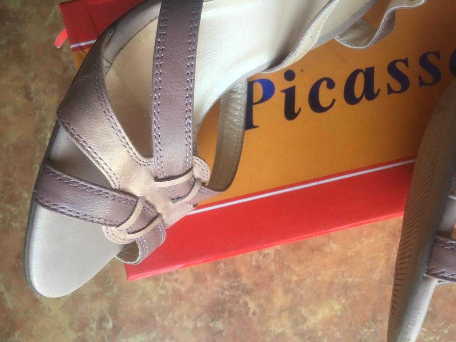 Натуральные кожаные босоножки