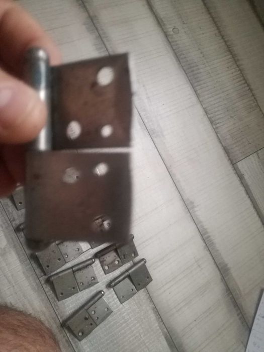 Продавам 11бр.комплект-м/ж панти за дървени врати Б.Д.С