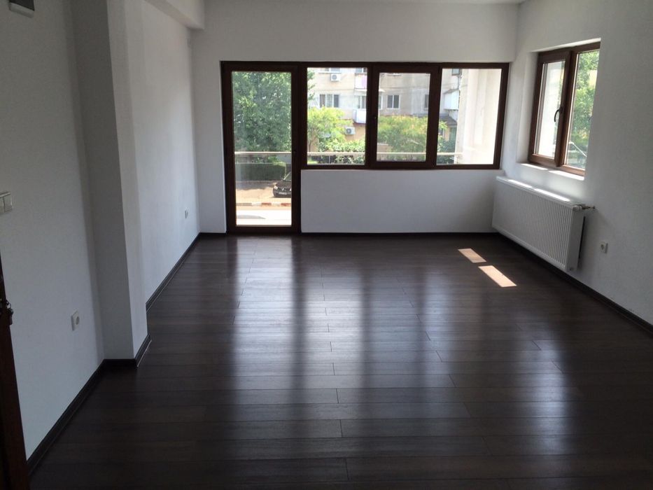 Inchiriez spatiu comercial in zona Mall