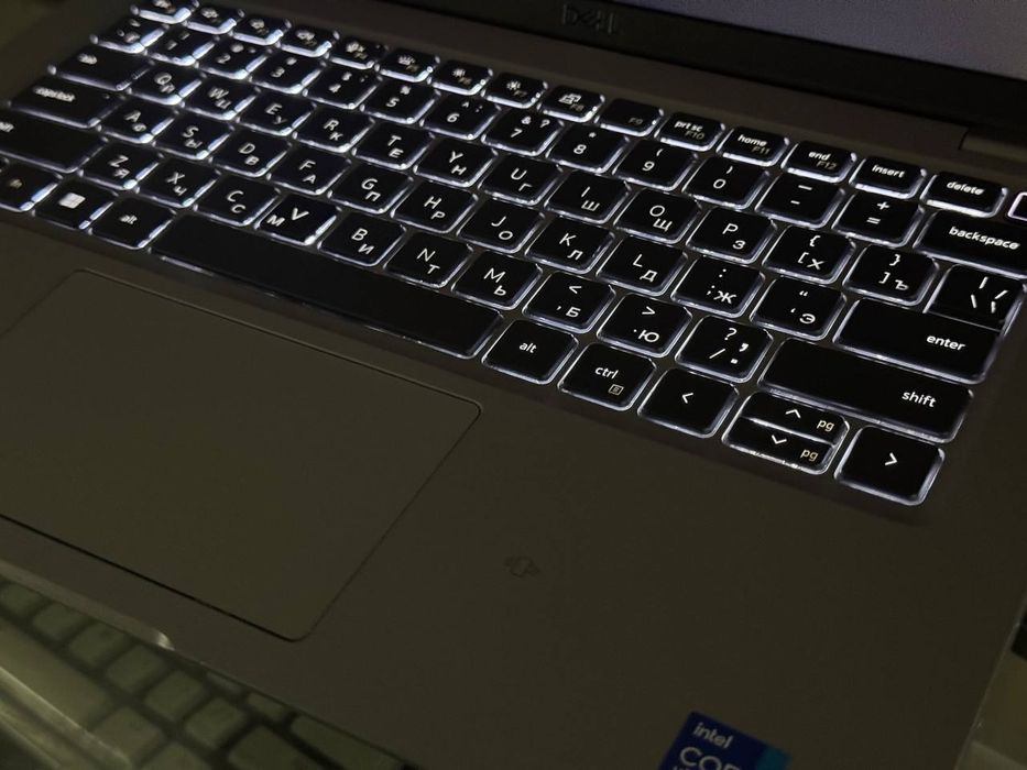 DELL noutbuk intel core i7 11-gn  16/256 gb