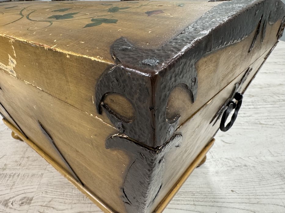 Старинен сандък масив К010