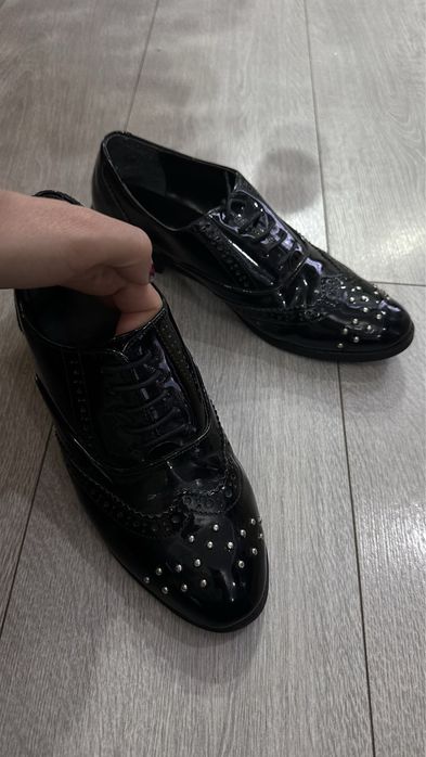Туфли на низком каблуке