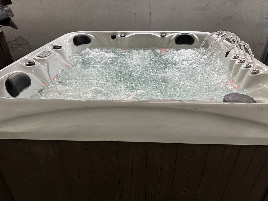 Джакузи градинско 5 места ,  86 джета покривало 2 метра