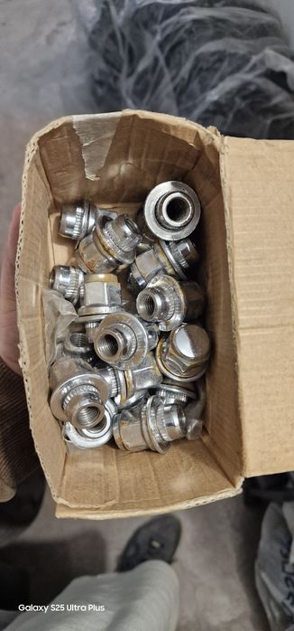 Гайки от тойота камри