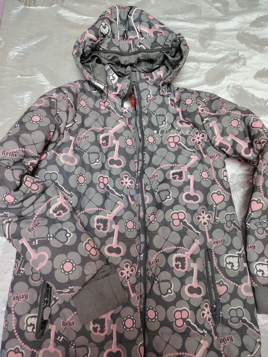 Женская куртка и плащ