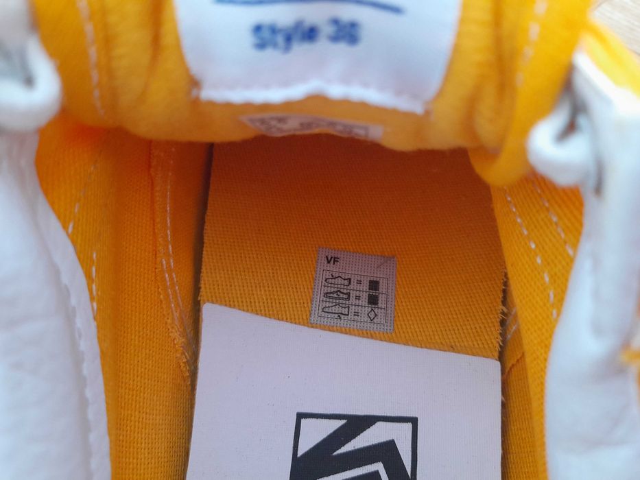 Оригинални кецове Vans от Англия 38.5,но отговарят на 37.5-38 номер