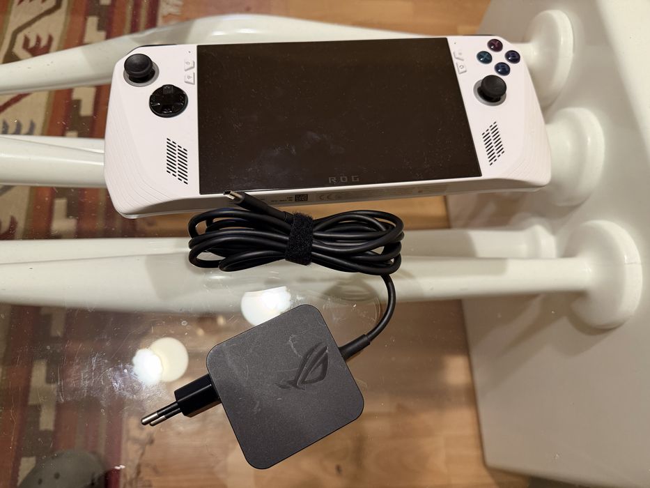 Портативна игрова конзола Asus ROG Ally