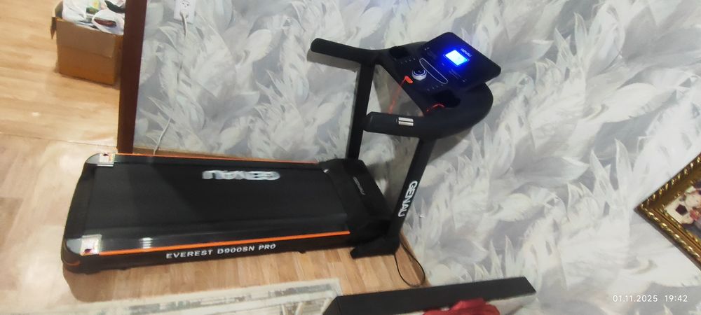 Продам беговую дорожку Genau