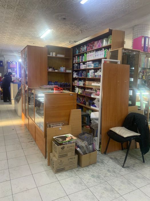 Шкаф/витрина для бутика