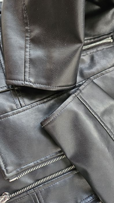Zara geaca imitatie piele 9-10 ani