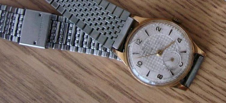 Продавам за колекционери стари часовници /работещи/ над 50год.