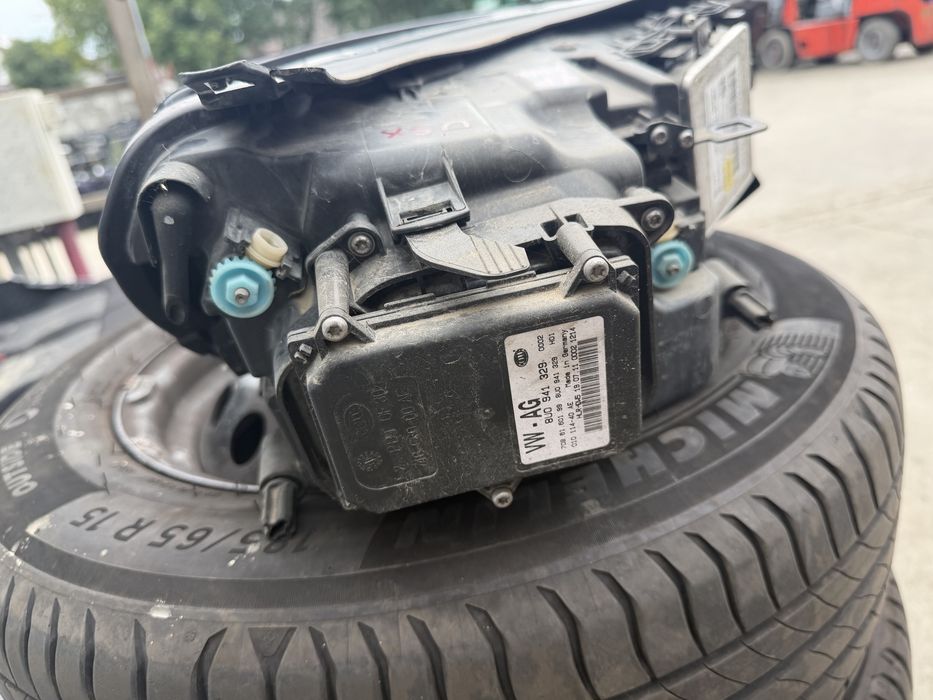 Faruri bixenon vw touareg an 2013 de europa