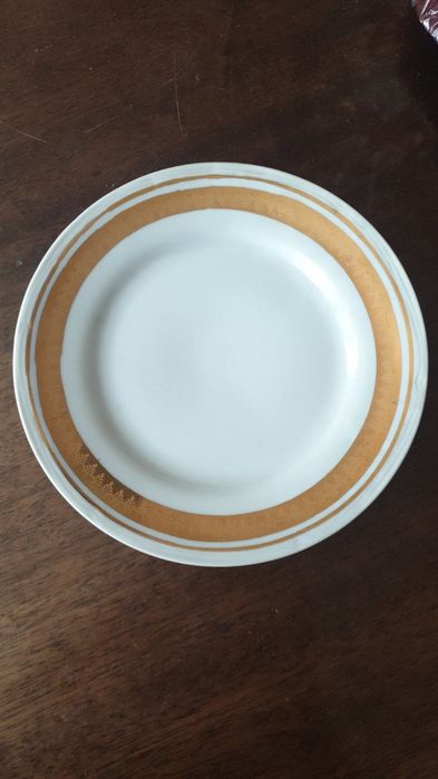 Сервизи/ комплекти чаши и чинии