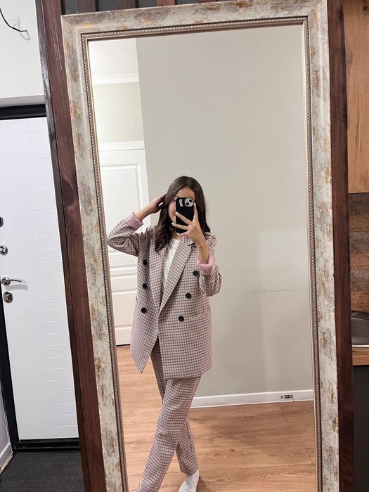 продам костюмы в хорошем состаяние