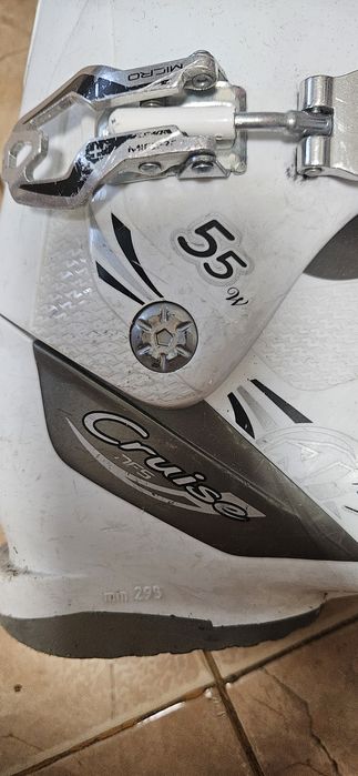 Ски, ски обувки и щеки