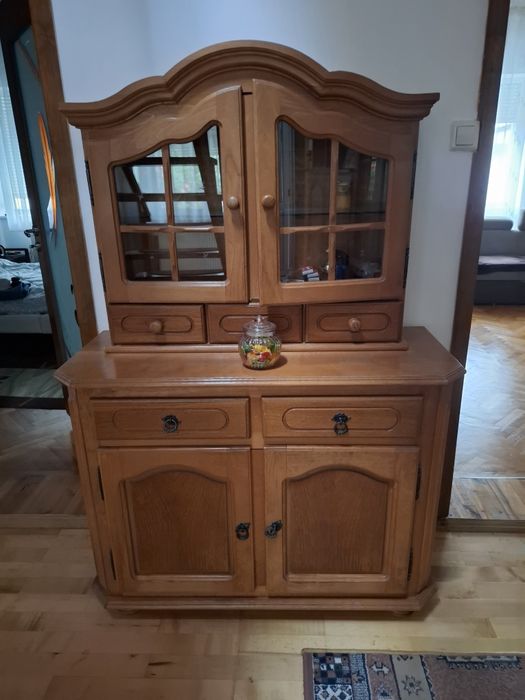 Vitrină din lemn