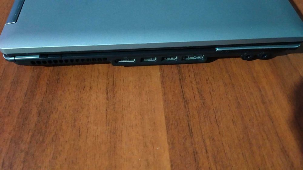 Лаптоп Отлично работещ HP 15,6 инча с ПРОЦЕСОР I5 от чужбина