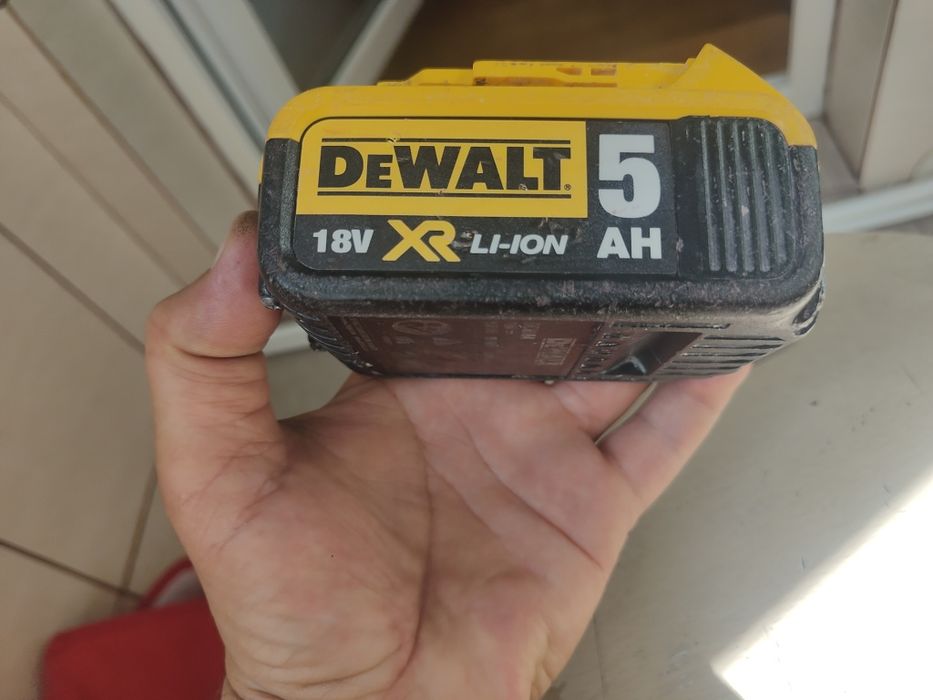 Acumulator DEWALT 18v 5 ah original.
