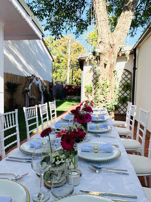 Logistică evenimente – mese, scaune, veselă, corturi (30–130 pers.)