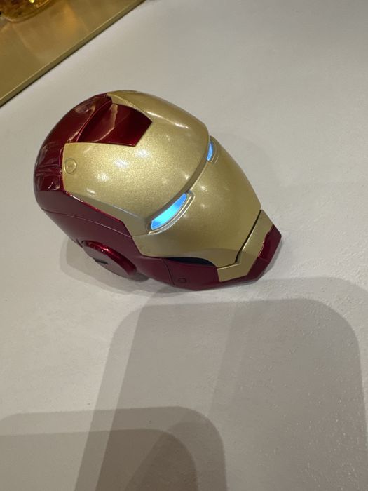 Vand casca iron man cu lumini