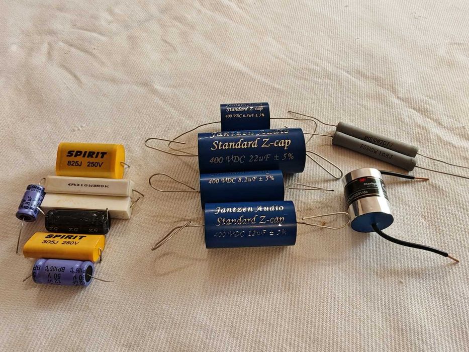 Vând Boxă centrală de excepție, tip Wharfedale Diamond 10.CM