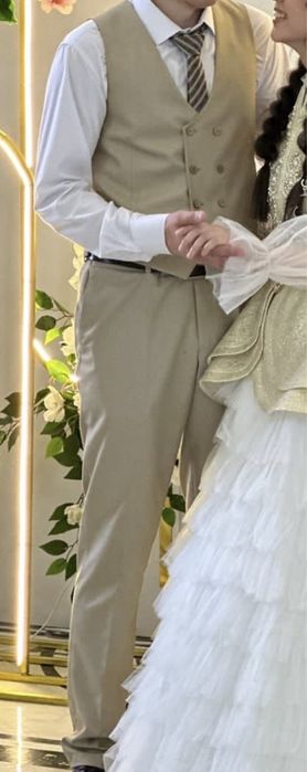 Костьюм тройка в отличном состоянии!