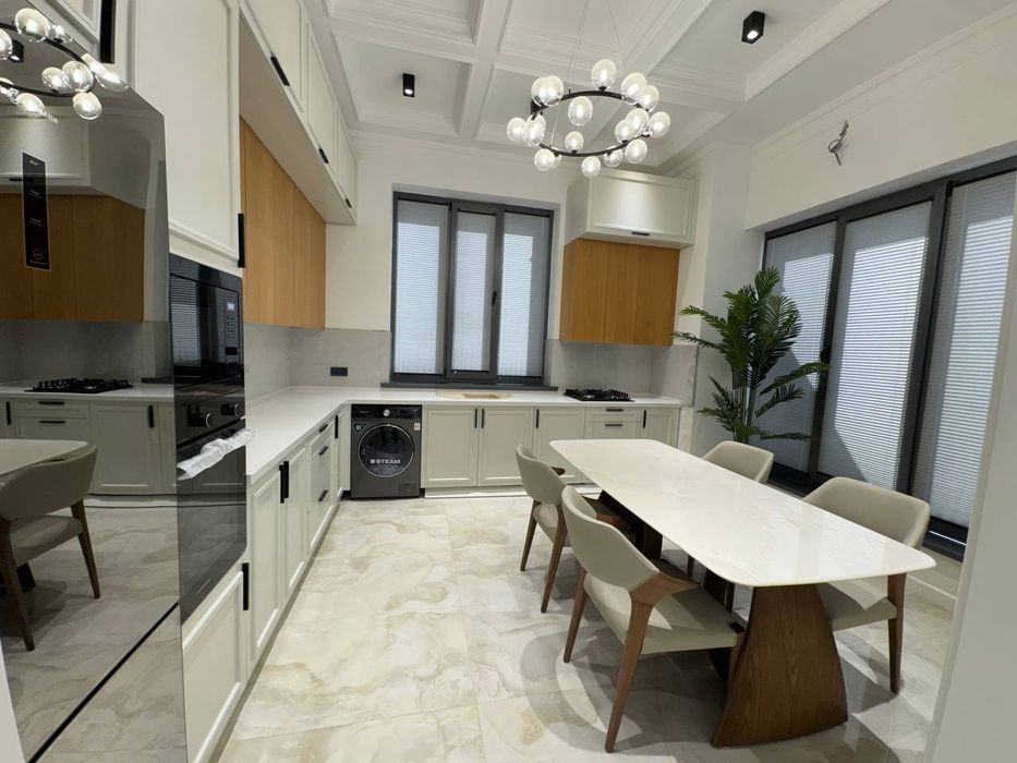 Продается ЕвроДом 6 комнат, ориентир: IT Park Green Apple, 350м²