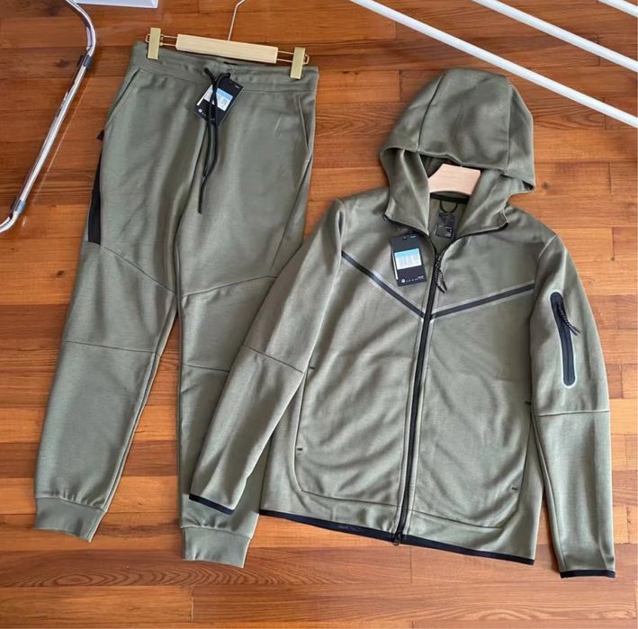 Nike tech orice culoare si marime