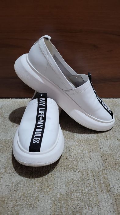 Продам женскую обувь.