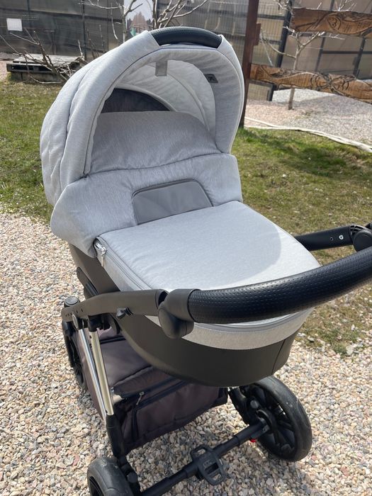 Carucior 3 in 1 LEXXO Silver Gray - Krausman - Testat ADAC  &  Scaun de masa pentru bebelusi 2 în 1, pliabil, cu tava dubla detasbila, 6–36 luni