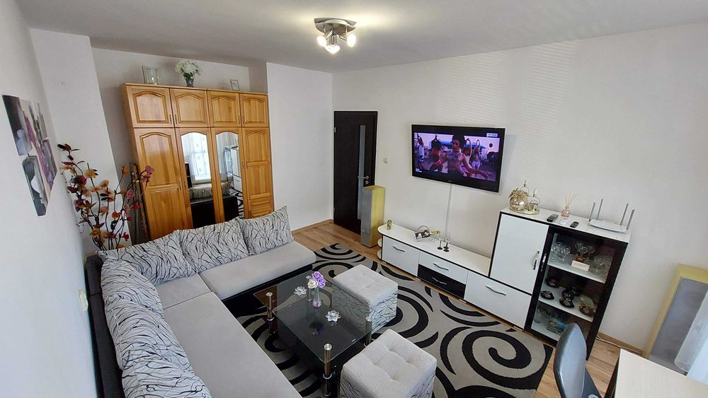 Дава се под наем Двустаен апартамент в Благоевград, Идеален център - 70 кв.м за 459 € - Снимка #1