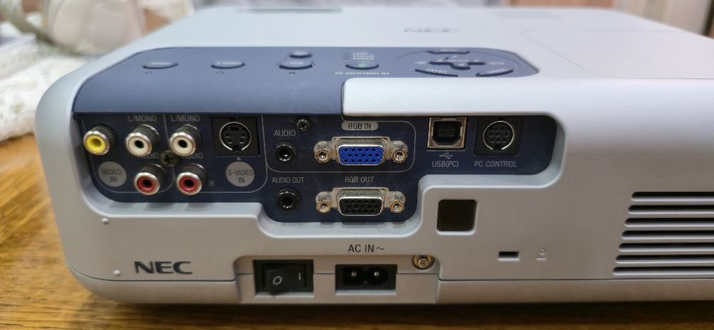 Videoproiector NEC VT460