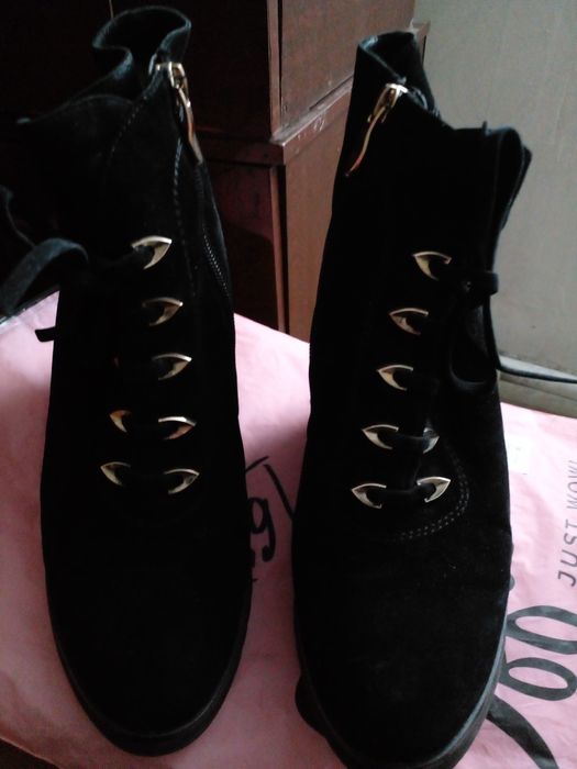 Продам зимние  ботильоны!