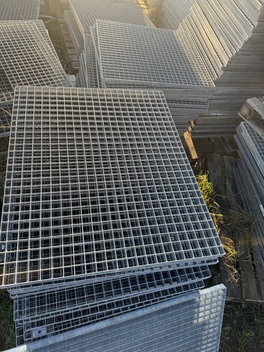 Vând grătare zincate/trepte zincate la cel mai bun pret